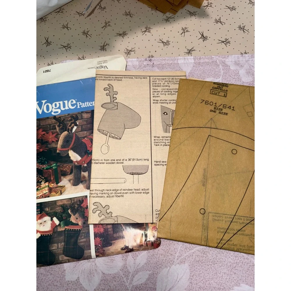 Vogue 7601 Linda Carr Christmas Reindeer Hobbyhorse Stocking Sewing Pattern 1989